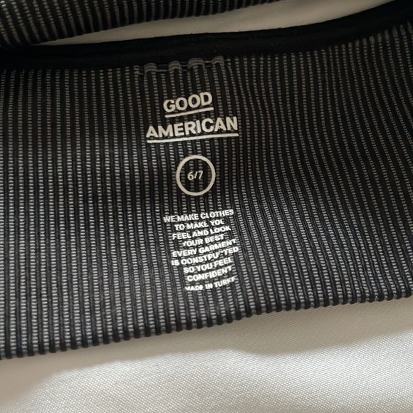 Good American Sport Bra - Picture 6 of 9